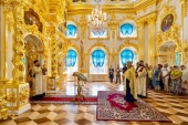 В храме Большого Петергофского дворца состоялось богослужение по случаю престольного праздника