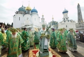 Την ημέρα μνήμης του Οσίου Σεργίου του Ράντονεζ ο Προκαθήμενος της Ρωσικής Ορθοδόξου Εκκλησίας τέλεσε τη Θεία Λειτουργία στη Λαύρα της Αγίας Τριάδος και του Αγίου Σεργίου