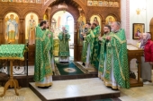 Патриарший экзарх всея Беларуси совершил Литургию в храме в честь преподобномученика Афанасия Брестского города Минска
