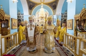Председатель Синодального отдела по монастырям и монашеству принял участие в богослужении в Петропавловском соборе г. Луганска