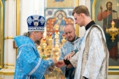 В Неделю 12-ю по Пятидесятнице Патриарший экзарх всея Беларуси совершил Литургию в Свято-Духовом кафедральном соборе города Минска