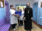 Приход Якутской епархии передал медицинское оборудование поселковой больнице