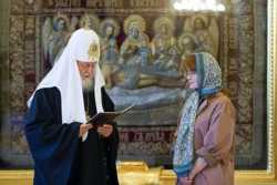 Святіший Патріарх Кирил вручив заступнику мера Москви Н.О. Сергуніній орден великої княгині Єлисавети Феодорівни