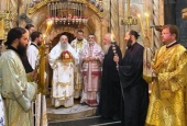 Ιεράρχες των Ορθοδόξων Εκκλησιών Ρωσίας και Σερβίας συλλειτούργησαν στον Ναό της Αναστάσεως του Κυρίου στην Ιερουσαλήμ