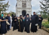 Епископ Козельский Никита возвел в сан игумении настоятельницу новоучрежденного монастыря в честь святых Жен-мироносиц в с. Клыково Калужской области