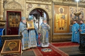 Primate of Russian Church presents historic miracle-working Kazan Icon of the Mother of God to the faithful and celebrates Liturgy in the Kremlin Dormition Cathedral