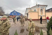 Men in military uniform seized monastery of Ukrainian Orthodox Church in Cherkasy