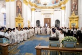 У день святкування 300-річчя Казанської духовної семінарії сонм архіпастирів відправив Літургію в Казанському кафедральному соборі столиці Татарстану