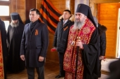 Архиепископ Элистинский Юстиниан и глава Калмыкии Бату Хасиков открыли памятные доски с именами воинов СВО