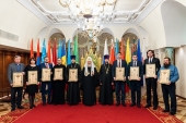 Святейший Патриарх Кирилл вручил награды сотрудникам Московской Патриархии, отметившим памятные даты