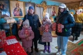 Более 300 детей из нуждающихся семей получили рождественские подарки от социального отдела Орловской епархии