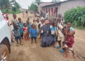 Russian Orthodox priest visits children’s home in Burundi