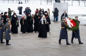 У 80-ту річницю повного звільнення Ленінграда від фашистської блокади Святіший Патріарх Кирил взяв участь в урочисто-жалобній церемонії на Піскарьовському кладовищі Санкт-Петербурга