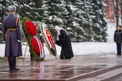 Покладання вінка до могили Невідомого солдата біля Кремлівської стіни у День захисника Вітчизни