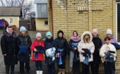При Нікольському храмі в Первомайську на Донбасі дітям роздали новий одяг. Інформаційний звіт про допомогу біженцям (від 29 лютого 2024 року)