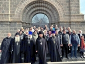 Временно управляющий Ереванско-Армянской епархией посетил храм Рождества Богородицы в Ванадзоре