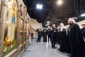 Святейший Патриарх Кирилл посетил выставку современного церковного искусства и архитектуры при храме равноапостольного князя Владимира в Тушине