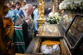 His Holiness Patriarch Kirill celebrates moleben in Donskoy Monastery at the shrine with St. Tikhon’s relics
