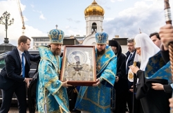 Святіший Патріарх Кирил звершив утреню з читанням акафіста Пресвятої Богородиці у Храмі Христа Спасителя