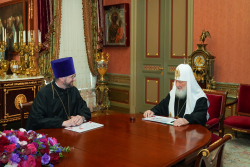 Зустріч Святішого Патріарха Кирила з головою правління Фонду «Коло добра» протоієреєм Олександром Ткаченком