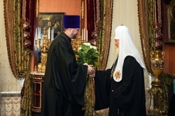 Святіший Патріарх Кирил провів робочу зустріч із головою правління Фонду «Коло добра» протоієреєм Олександром Ткаченком