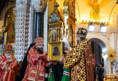 Святейший Патриарх Кирилл передал чудотворную Казанскую икону Божией Матери участникам всероссийского крестного хода