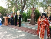 В Центре православной культуры Калачевской епархии открыт памятник царю-страстотерпцу Николаю II