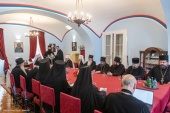 Ρώσοι και Σέρβοι ιεράρχες συμμετείχαν στην πανηγυρική συνεδρία στην πόλη Σρέμσκι Κάρλοβτσι