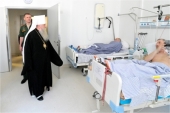 Митрополит Санкт-Петербургский Варсонофий посетил раненых в Военно-медицинской академии