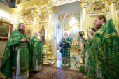 Председатель Синодального отдела по монастырям и монашеству совершил Литургию в Покровском ставропигиальном монастыре Москвы