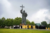 В День Крещения Руси состоялся торжественный молебен у памятника равноапостольному князю Владимиру на Боровицкой площади в Москве