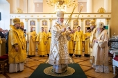 В день памяти равноапостольного князя Владимира Предстоятель Русской Церкви совершил Литургию в Александро-Невской лавре