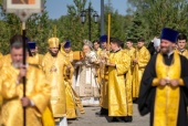 Святіший Патріарх Кирил звершив велике освячення храму Архангела Михаїла у селі Акулініно Московської області та Божественну літургію в новоосвяченому храмі