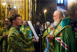 His Holiness Patriarch Kirill celebrates Little Vespers and Akathistos hymn to St. Sergius in the Lavra of the Holy Trinity and St. Sergius