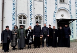 Митрополит Донецький Володимир зустрівся зі співробітниками та добровольцями Патріаршої гуманітарної місії у Маріуполі