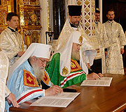 Согласно опросу, россияне называют значимым событием восстановление единства Русской Православной Церкви