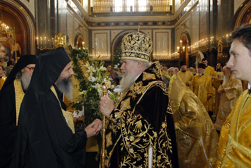 Патриаршее служение в праздник Всех святых, в земле Российской просиявших