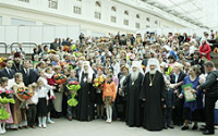 На церемонии открытия IV выставки 'Православная Русь' состоялось вручение памятных подарков многодетным семьям из регионов России