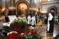 Святейший Патриарх Кирилл совершил литию у гроба Сергея Михалкова в Храме Христа Спасителя
