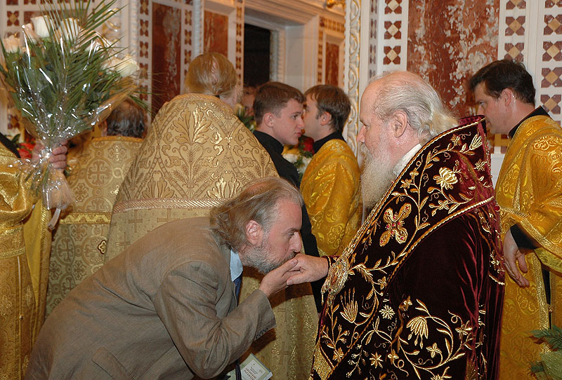 В день 45-летия архиерейской хиротонии Святейший Патриарх Алексий принимает поздравления в храме Христа Спасителя