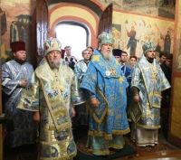 Святейший Патриарх Алексий совершил Божественную литургию и молебен в Ризоположенском храме Московского Кремля