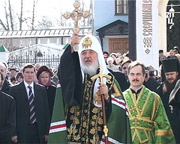 Предстоятель Русской Церкви принял участие в церемонии первого звона возвращенных исторических колоколов Даниловой обители