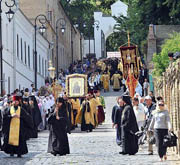 В день памяти святого равноапостольного князя Владимира состоялся многотысячный крестный ход к Дальним пещерам Киево-Печерской лавры