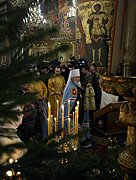 В праздник Собора Пресвятой Богородицы Патриарший Местоблюститель совершил Божественную литургию в Успенском соборе Московского Кремля