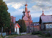 Губернатор Архангельской области пообещал взять под личный контроль реставрацию старинной церкви в деревне Кимжа