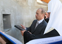 Святейший Патриарх Кирилл и Премьер-министр Путин приняли участие в церемонии закладки первого камня храмового комплекса в Одинцовском районе