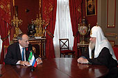Святейший Патриарх Алексий встретился с послом Великобритании в России Энтони Брентоном