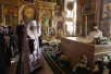 Лития у гробницы Святейшего Патриарха Алексия в день 80-летия покойного Первосвятителя