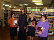 Комплект духовной литературы передан храмом Рождества Иоанна Предтечи на Пресне в одну из московских библиотек