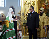 Губернатор Кемеровской области Аман Тулеев вручил Святейшему Патриарху знак и ленту Почетного гражданина Кузбасса